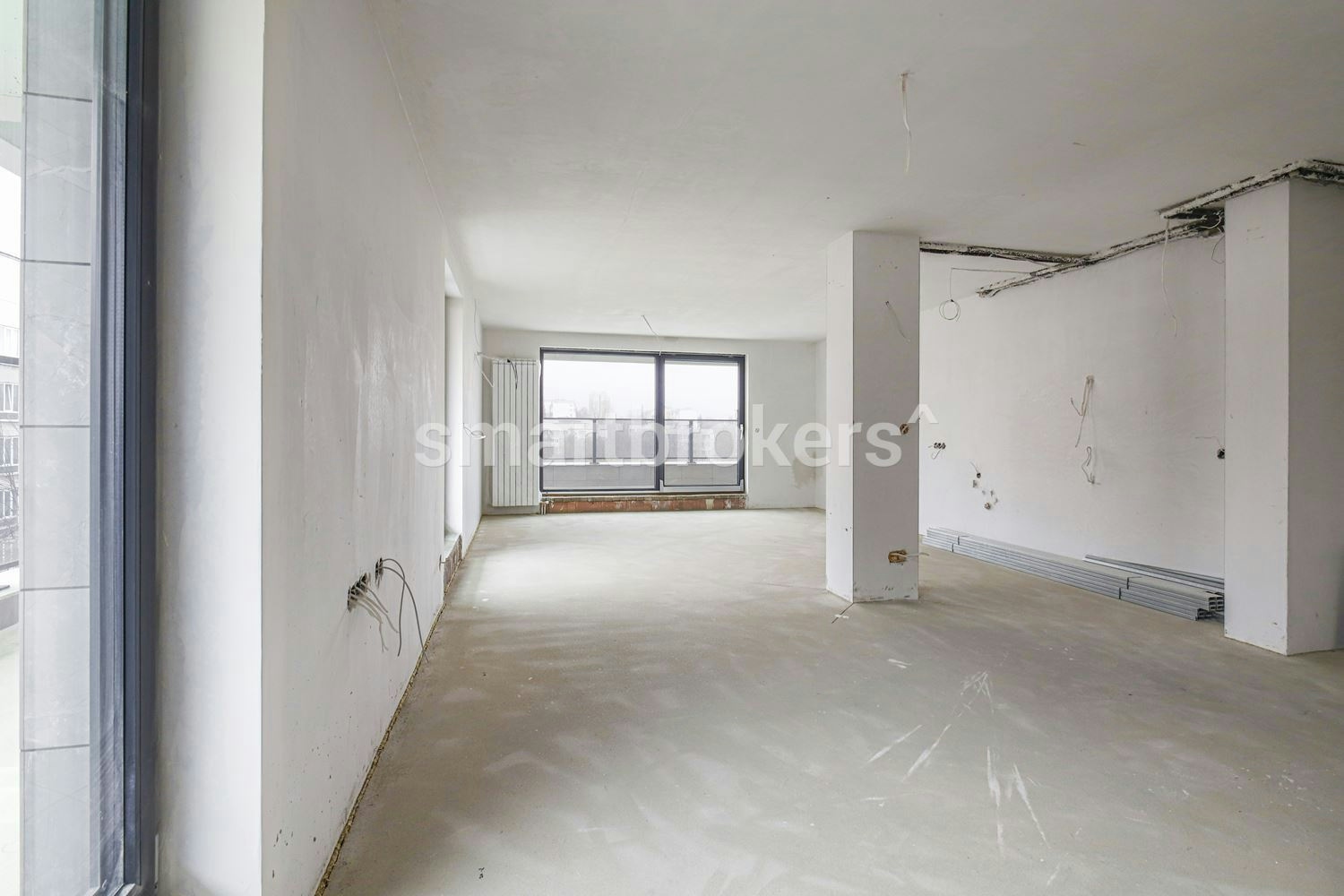 Spacious three bedroom maisonette for sale in Dianabad
