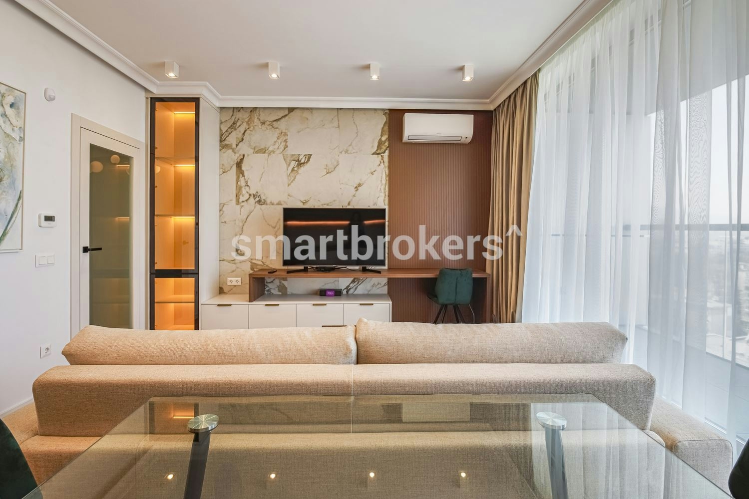 Luxuriously furnished one-bedroom apartment for rent in the center of Sofia