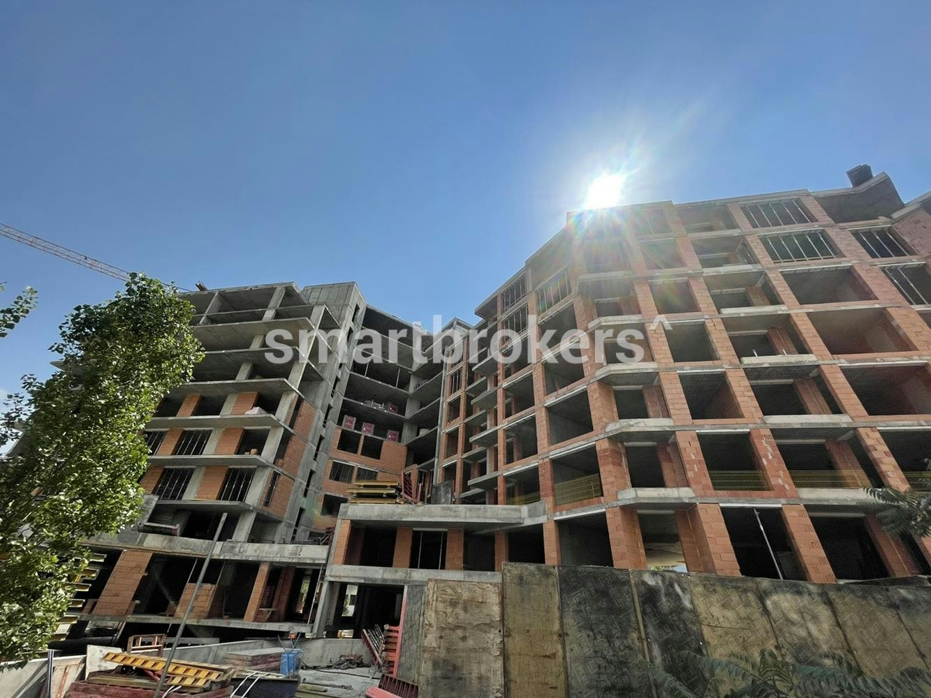 Two-bedroom apartment for sale on putty and plaster in a newly constructed building in Poligona district, built with high-end materials, near The Mall