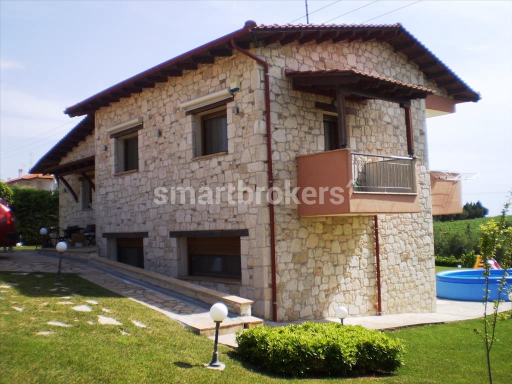 Fully furnished 6 room house with a large yard and veranda, built in the style of Mediterranean architecture