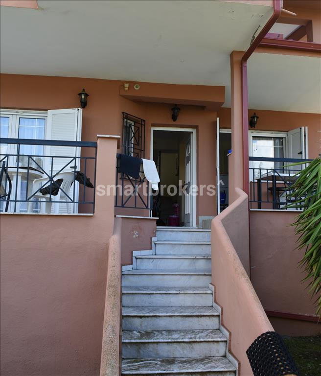 Spacious 4 bedroom house with private yard located in Elia Nikiti area